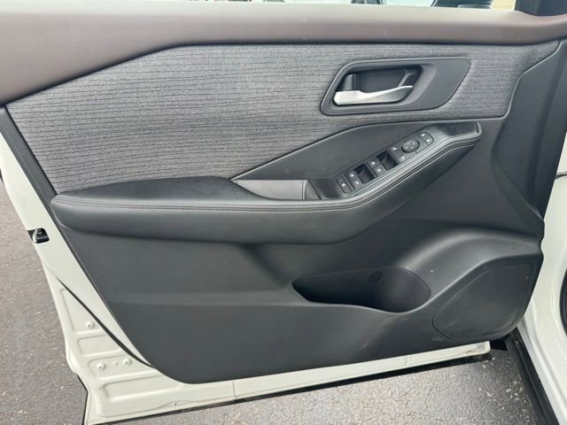 Used 2023 Nissan Rogue SV AWD/4WD image 15