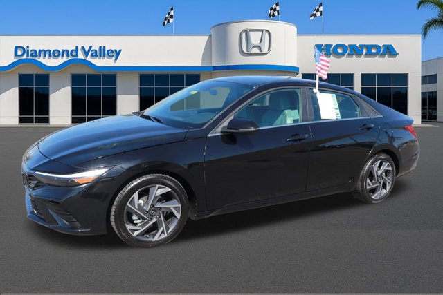 Used 2025 Hyundai Elantra Limited image 3