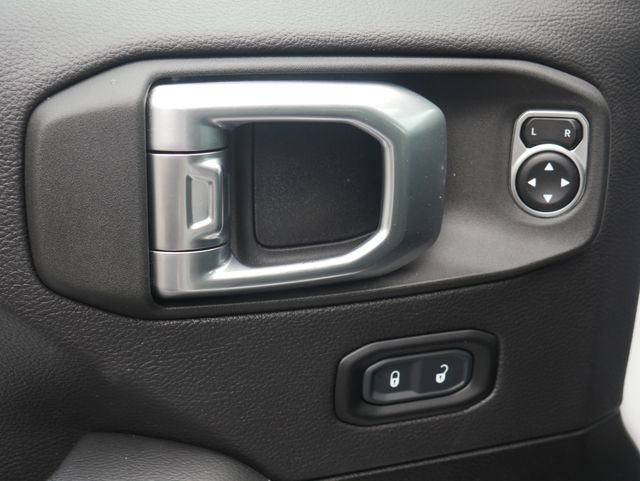 Used 2023 Jeep Wrangler Unlimited Sahara w/ Cold Weather Group AWD/4WD image 15