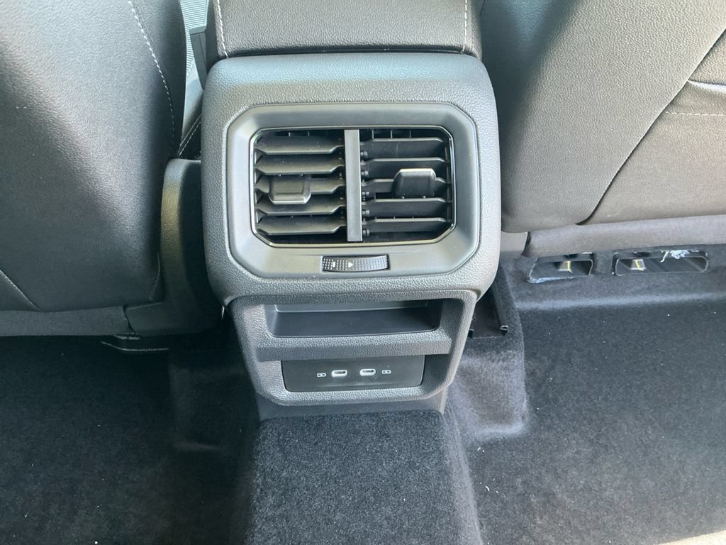 New 2026 Volkswagen Taos SE AWD/4WD image 16