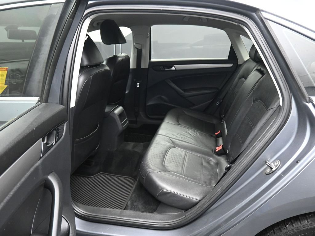 Used 2014 Volkswagen Passat 1.8T Wolfsburg Edition image 28