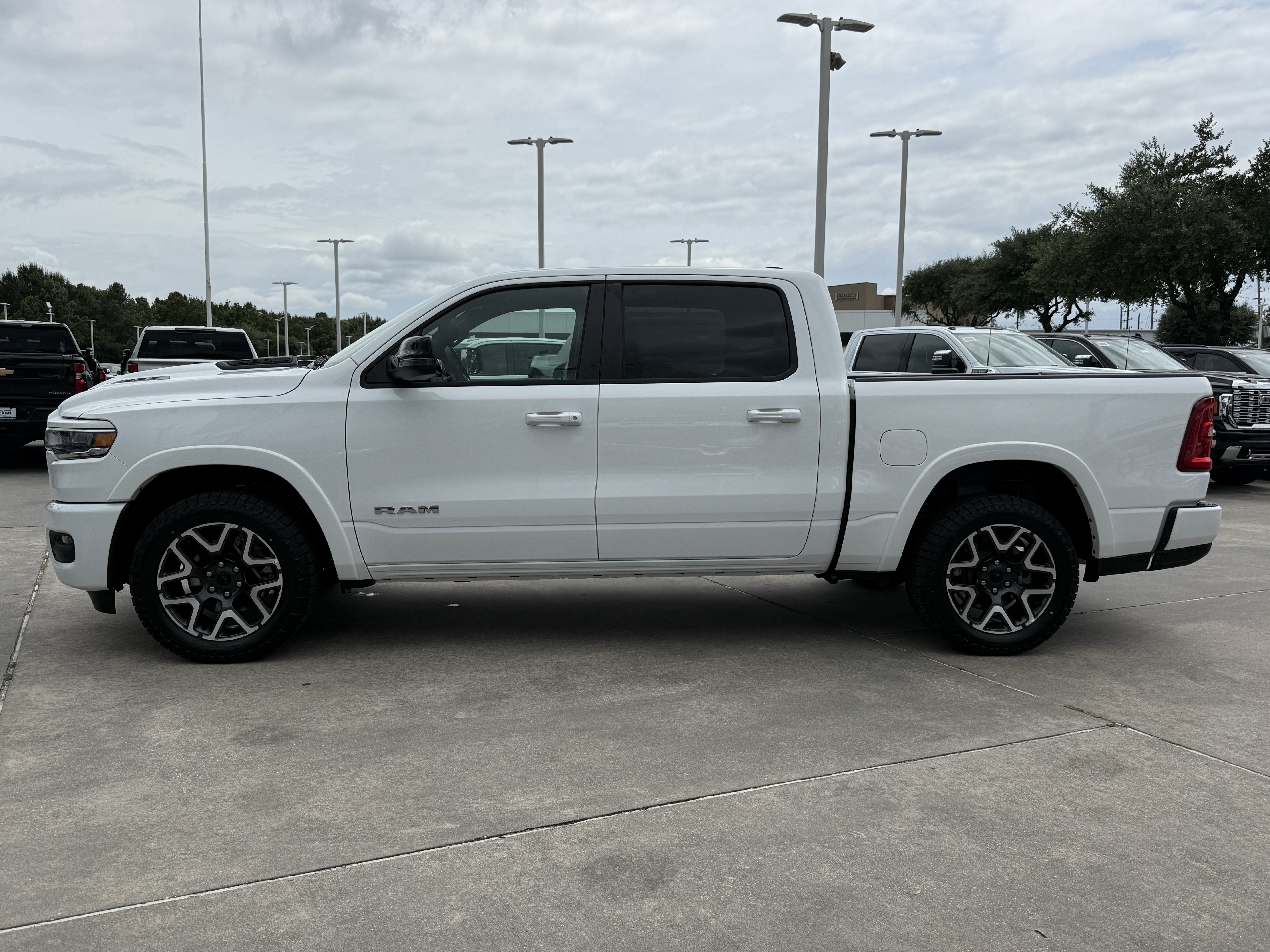 Used 2025 RAM 1500 Laramie w/ Sport Appearance Package AWD/4WD image 8