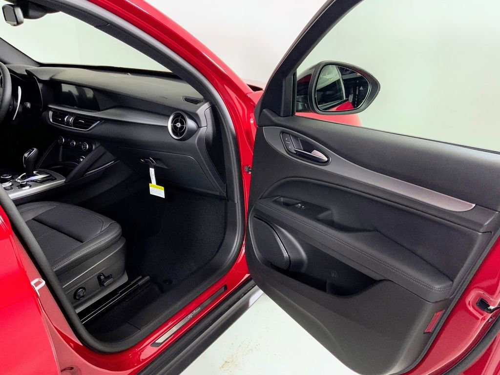 New 2025 Alfa Romeo Stelvio Sprint w/ Convenience Package AWD/4WD image 35