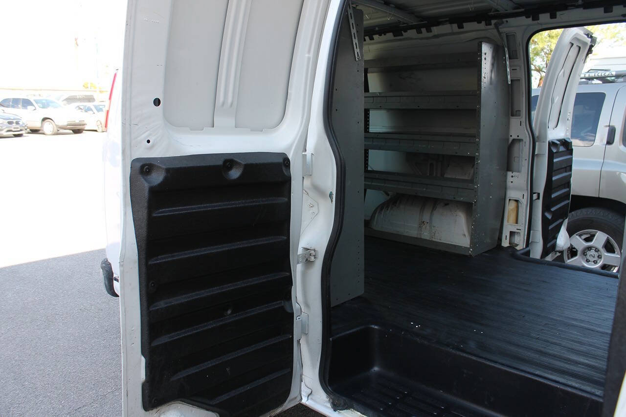 Used 2004 Chevrolet Express 1500 RWD image 22