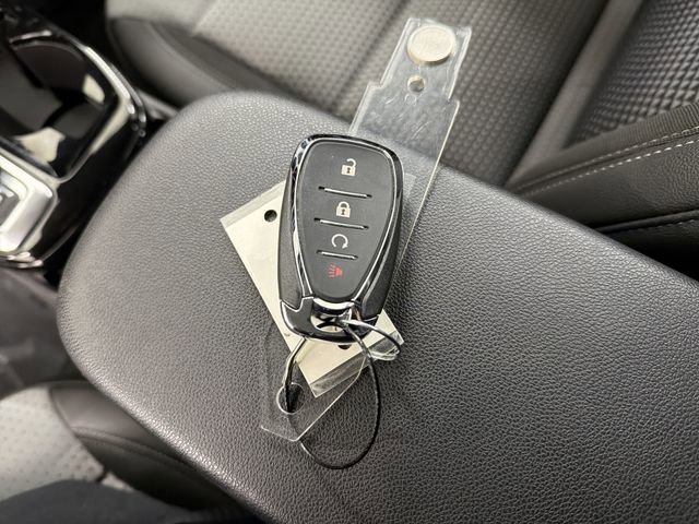 Used 2025 Chevrolet Trax LT w/ LT Convenience Package image 28