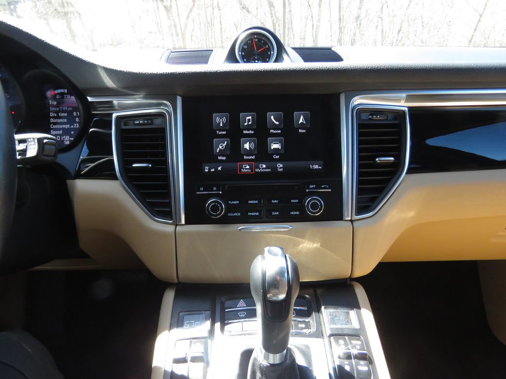 Used 2017 Porsche Macan AWD/4WD image 27