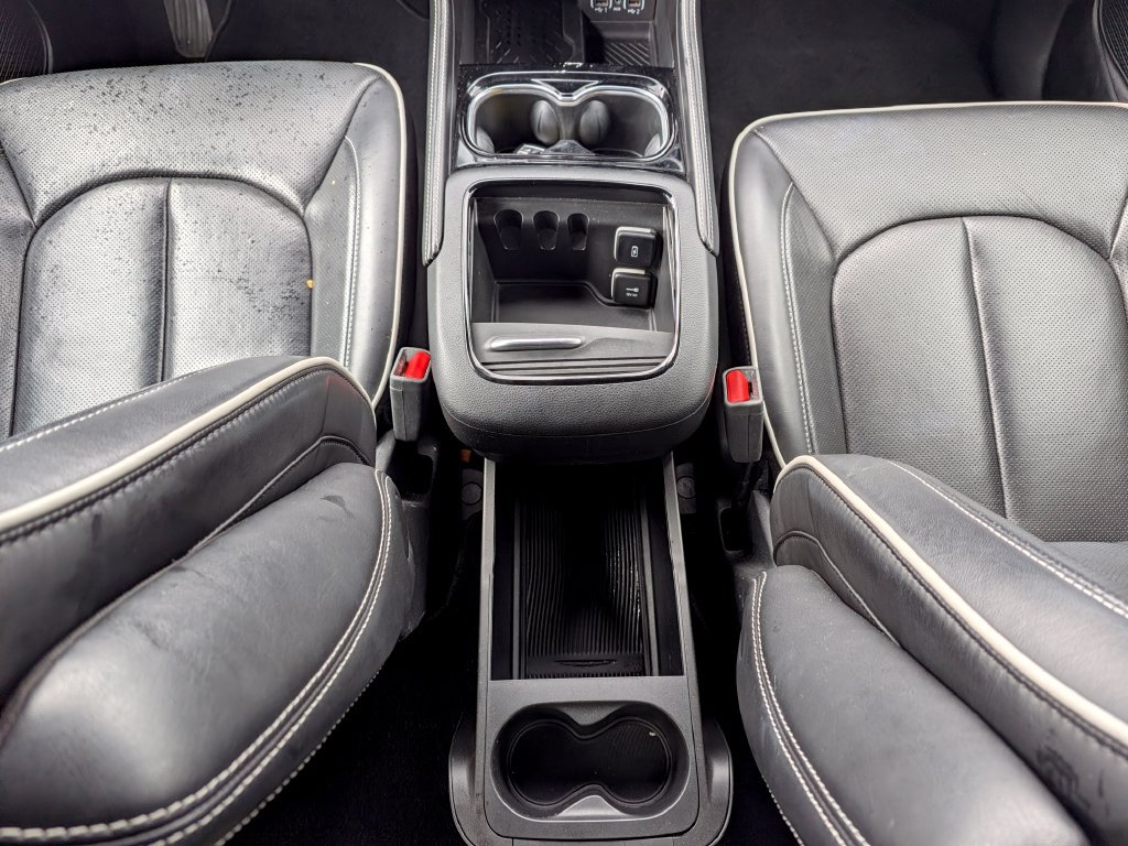 Used 2025 Chrysler Pacifica Limited FWD image 21