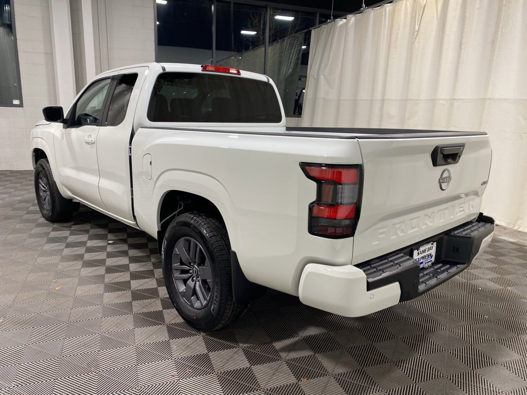 Used 2025 Nissan Frontier SV image 5