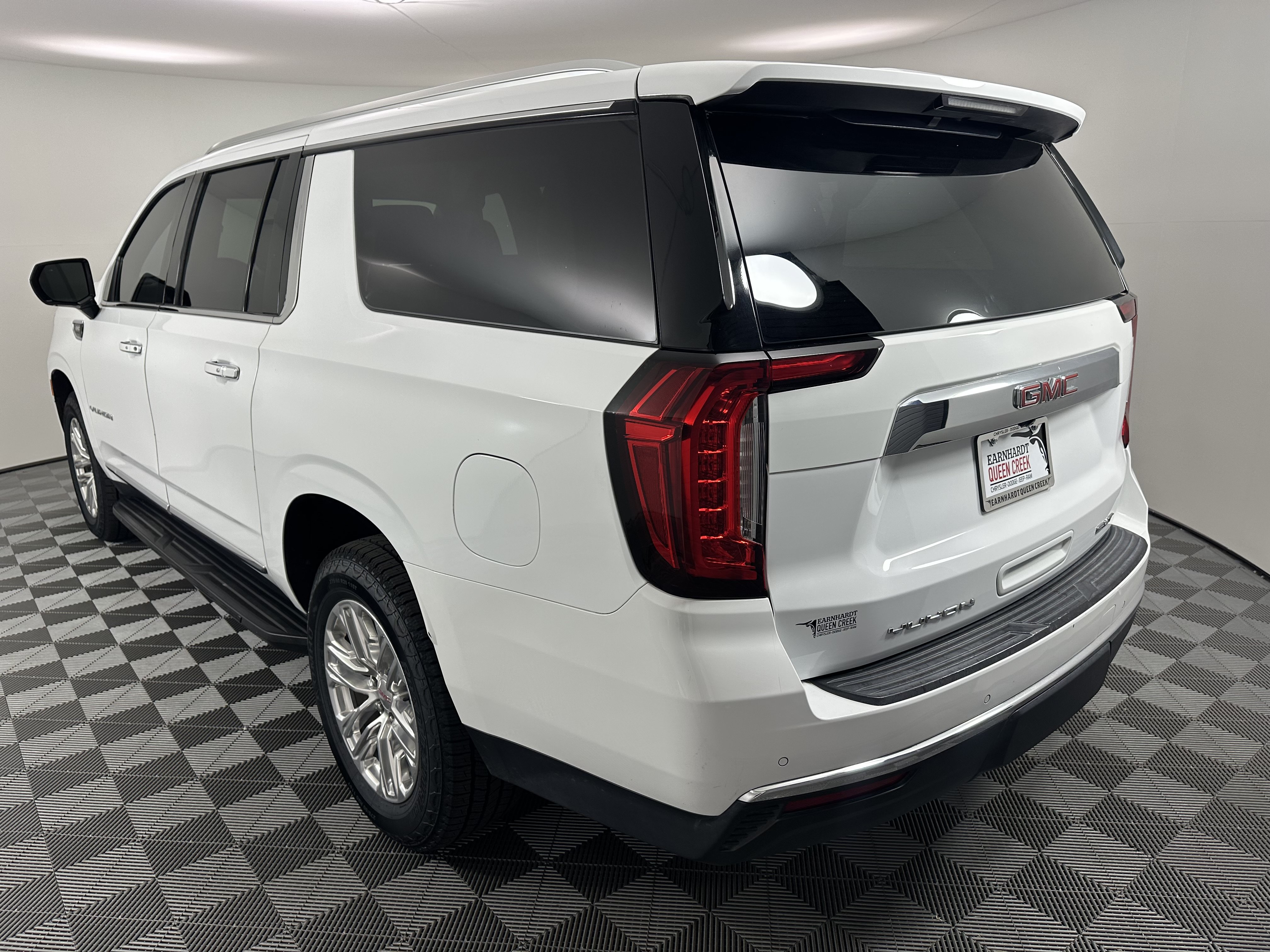 Used 2023 GMC Yukon XL SLT RWD image 3