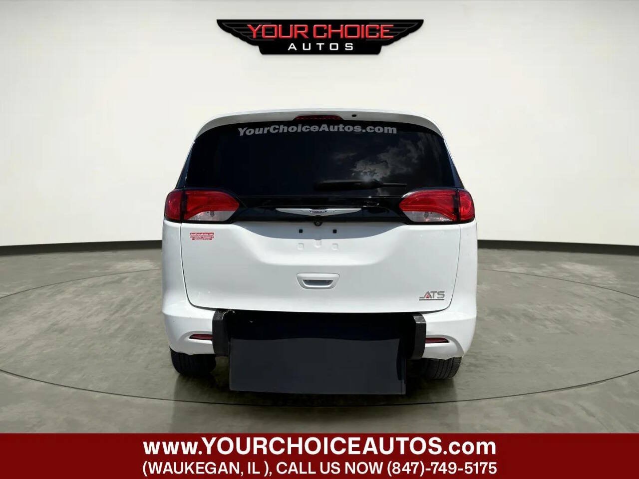 Used 2022 Chrysler Voyager LX FWD image 5