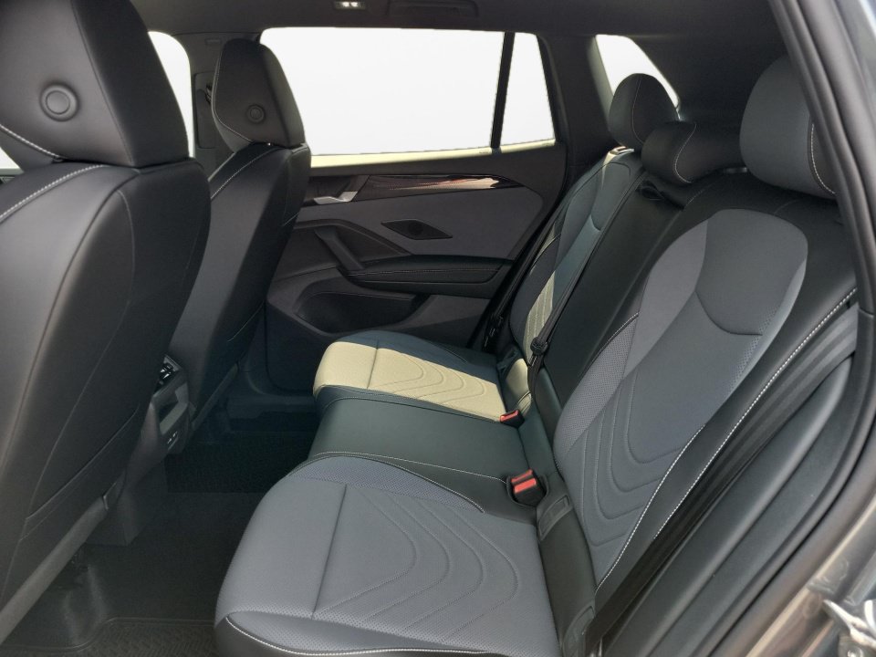 New 2026 Volkswagen Tiguan SE R-Line FWD image 13