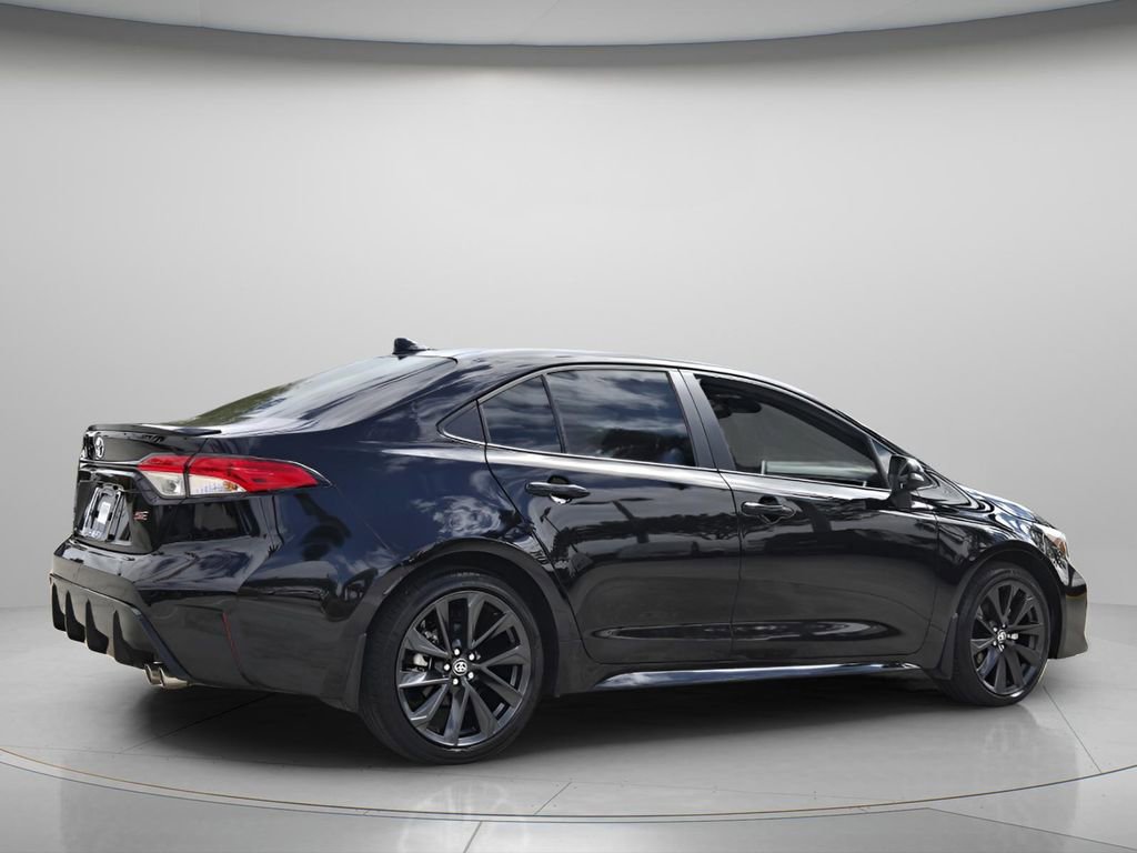 Used 2025 Toyota Corolla SE w/ SE Premium Package image 7