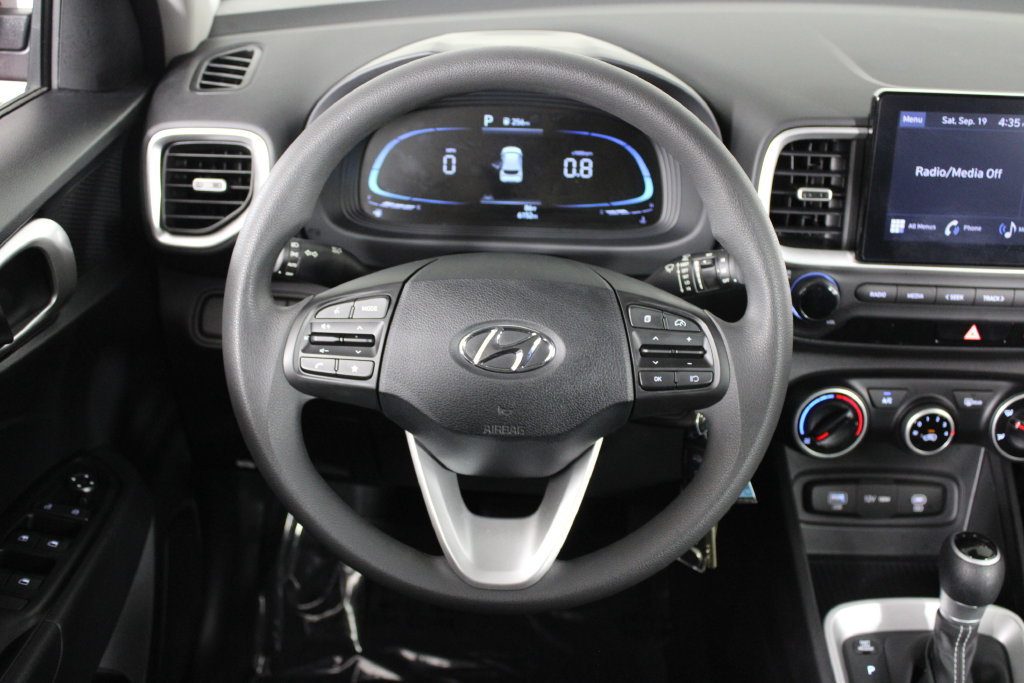 Certified 2025 Hyundai Venue SE FWD image 10