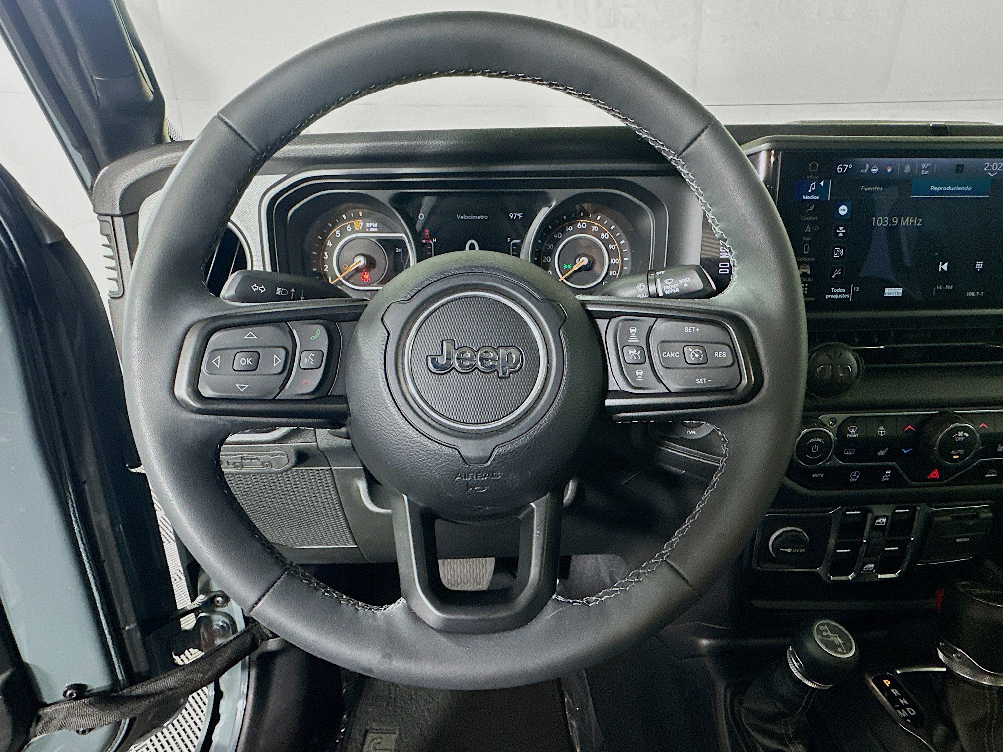 Used 2025 Jeep Gladiator Sport AWD/4WD image 15