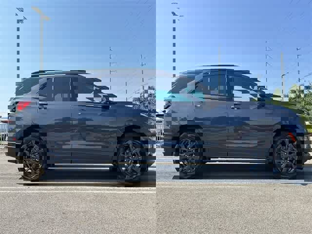 Used 2022 Chevrolet Equinox RS w/ Infotainment Package image 3