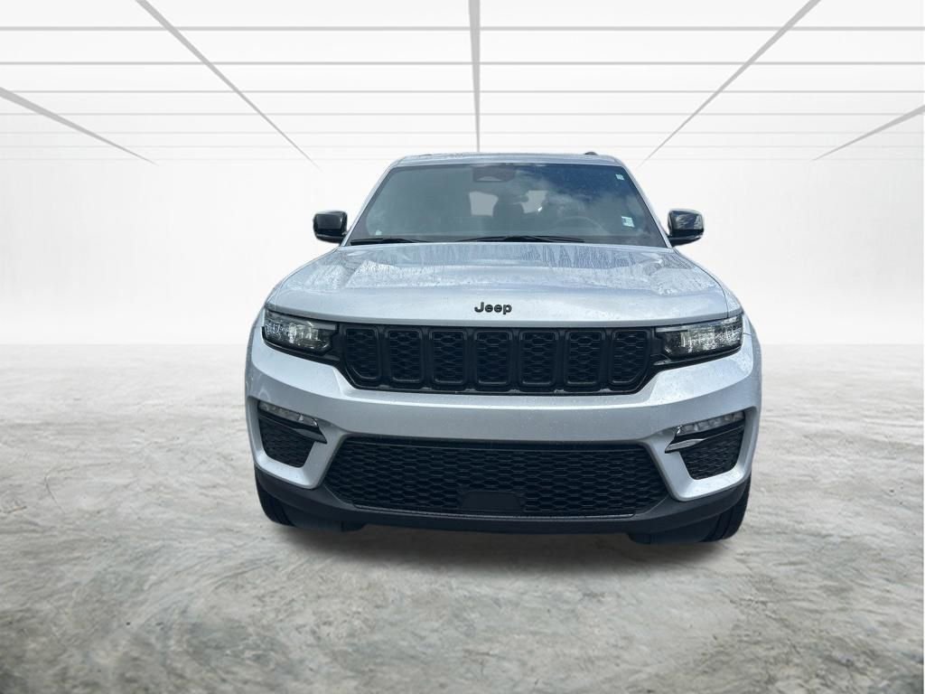 Used 2024 Jeep Grand Cherokee Limited w/ Black Appearance Package RWD image 8