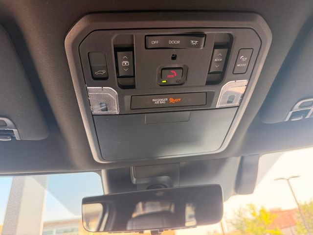 Used 2025 Toyota Sequoia Platinum AWD/4WD image 29