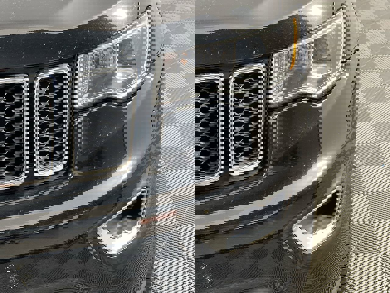 Used 2017 Jeep Grand Cherokee Limited image 9