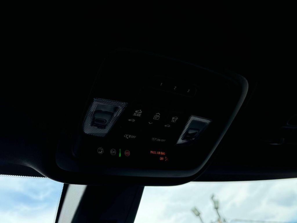 Used 2023 Chevrolet Traverse High Country AWD/4WD image 34