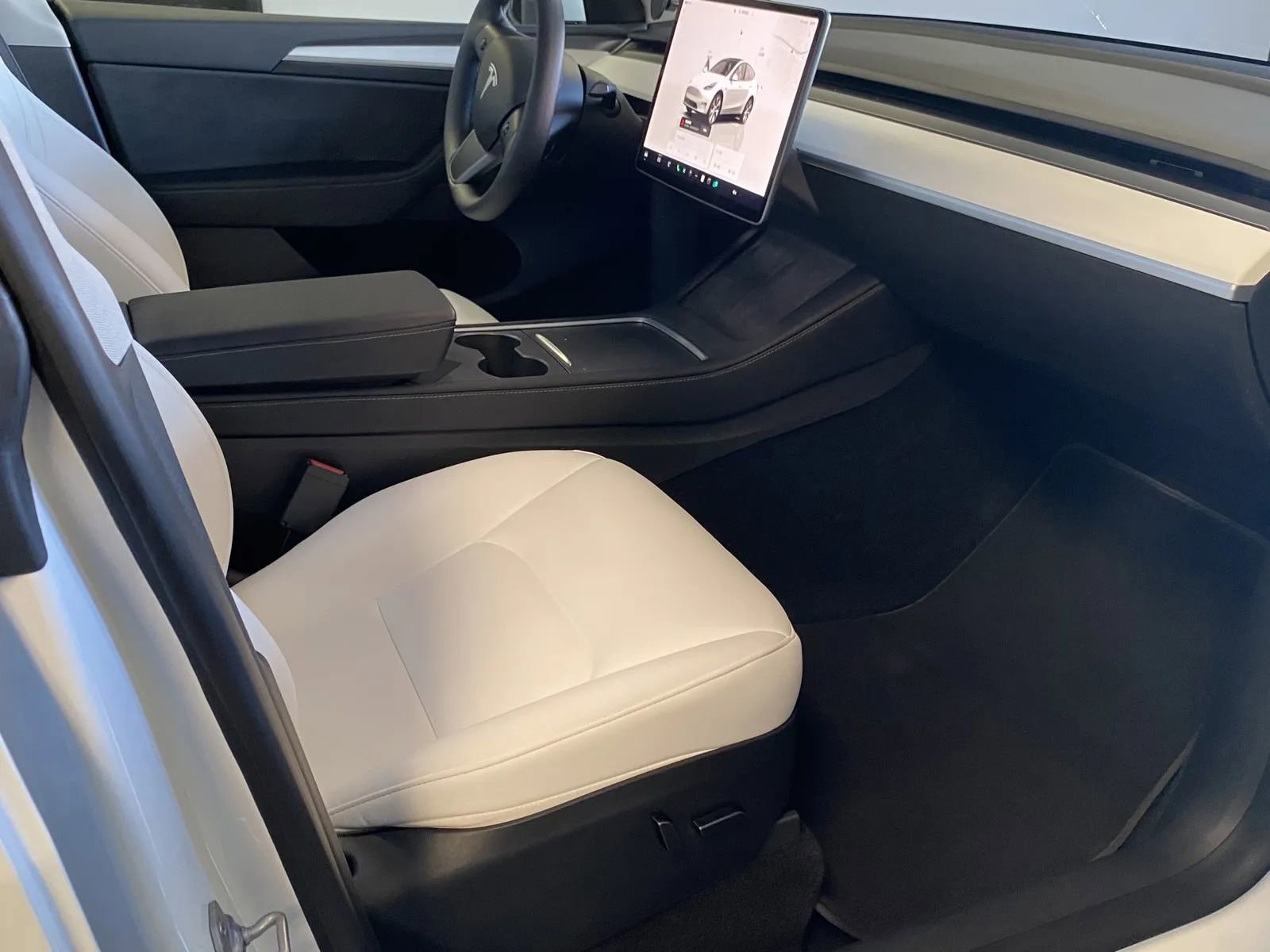 Used 2023 Tesla Model Y Long Range image 6