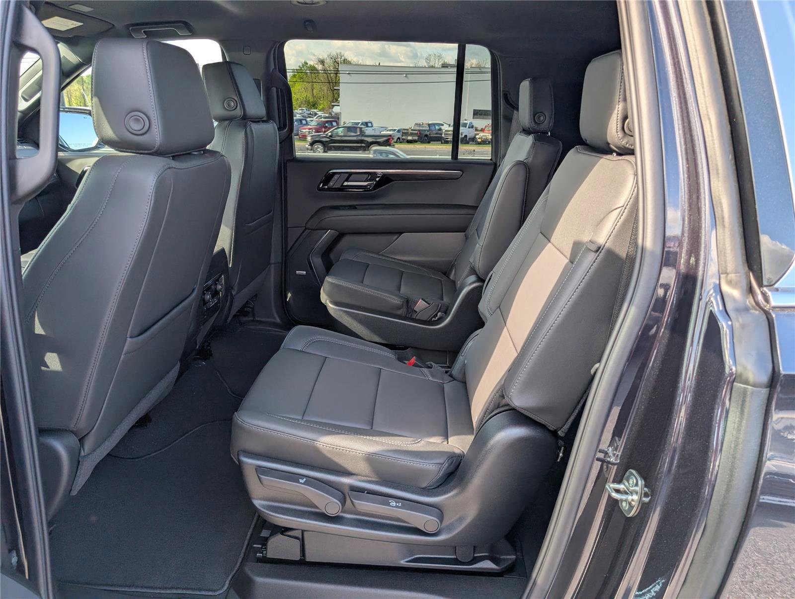 New 2026 Chevrolet Suburban LT w/ Comfort Package AWD/4WD image 12