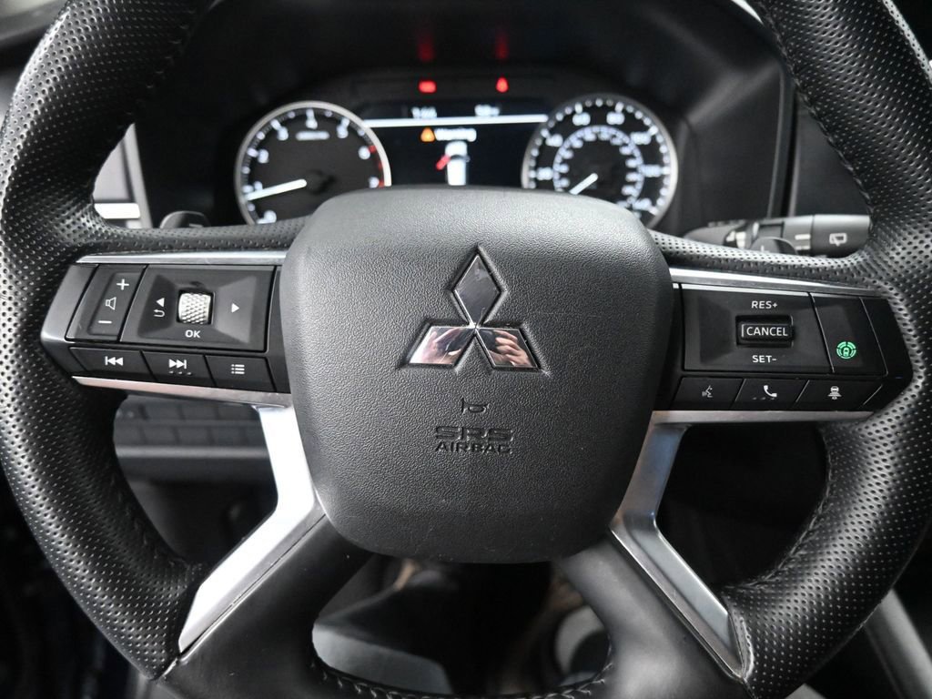 Used 2024 Mitsubishi Outlander AWD image 36