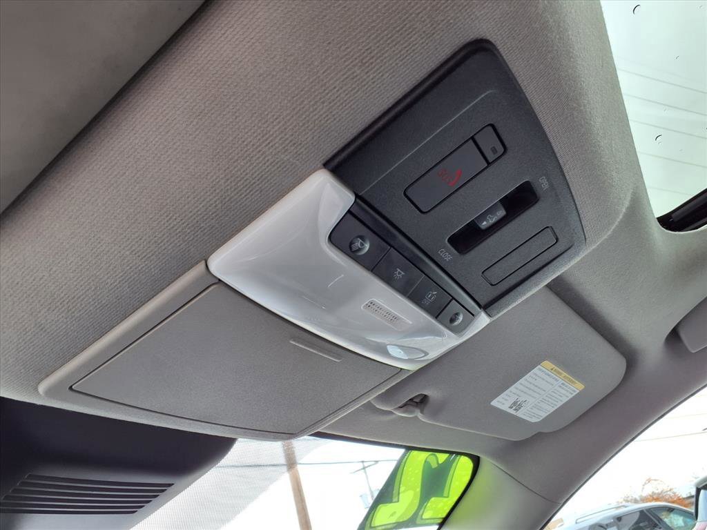 Used 2022 Nissan Sentra SR w/ SR Premium Package FWD image 18