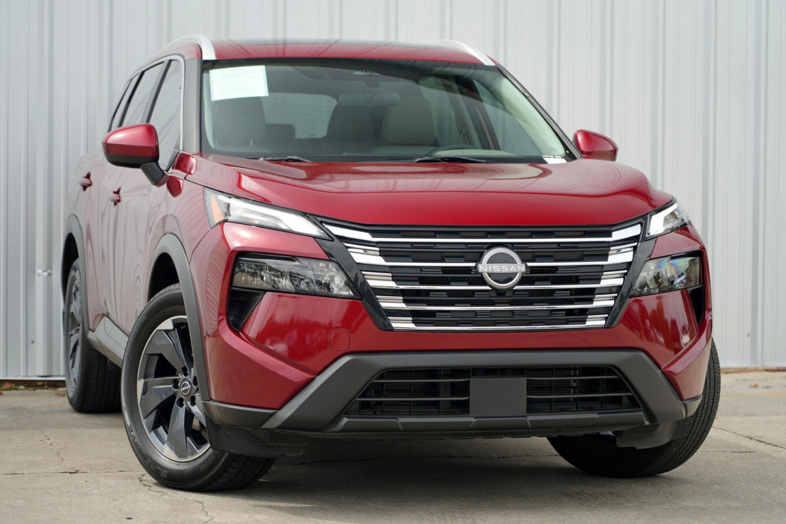 Used 2024 Nissan Rogue SV w/ SV Premium Package image 2