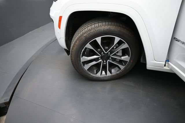 Used 2024 Jeep Grand Cherokee Overland w/ Trailer Tow Package AWD/4WD image 26