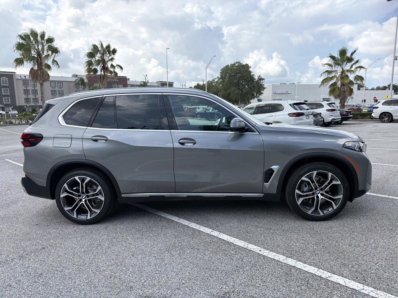 New 2026 BMW X5 sDrive40i w/ Climate Comfort Package RWD image 3