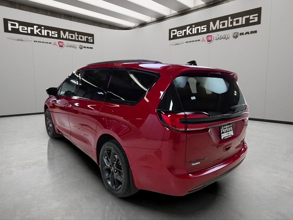 New 2026 Chrysler Pacifica Limited image 3