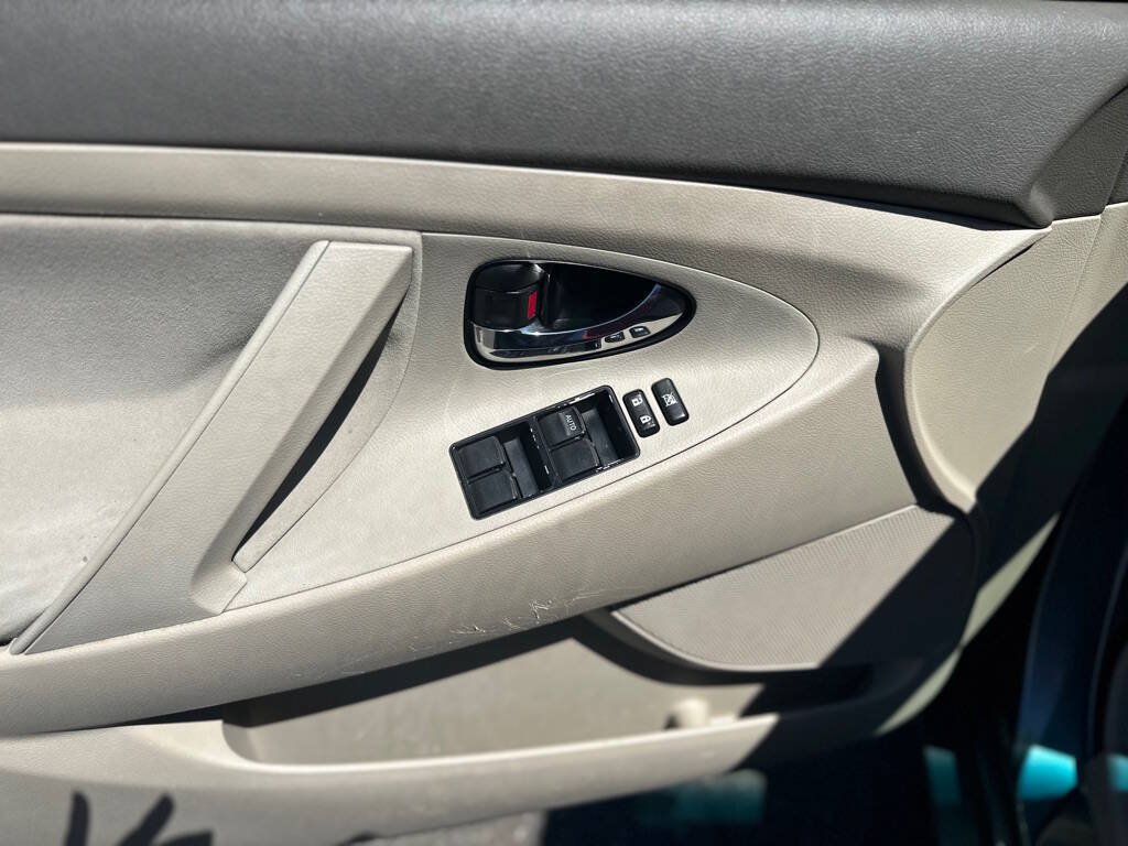 Used 2007 Toyota Camry LE FWD image 12