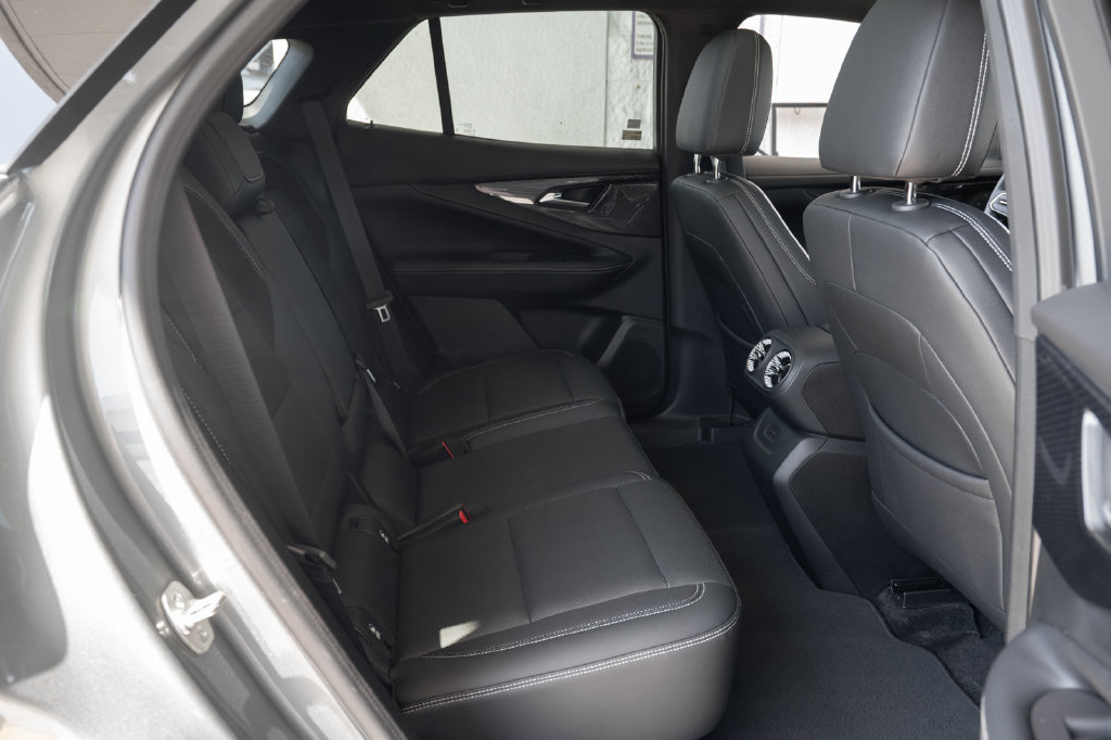 Used 2024 Chevrolet Blazer EV LT AWD/4WD image 37