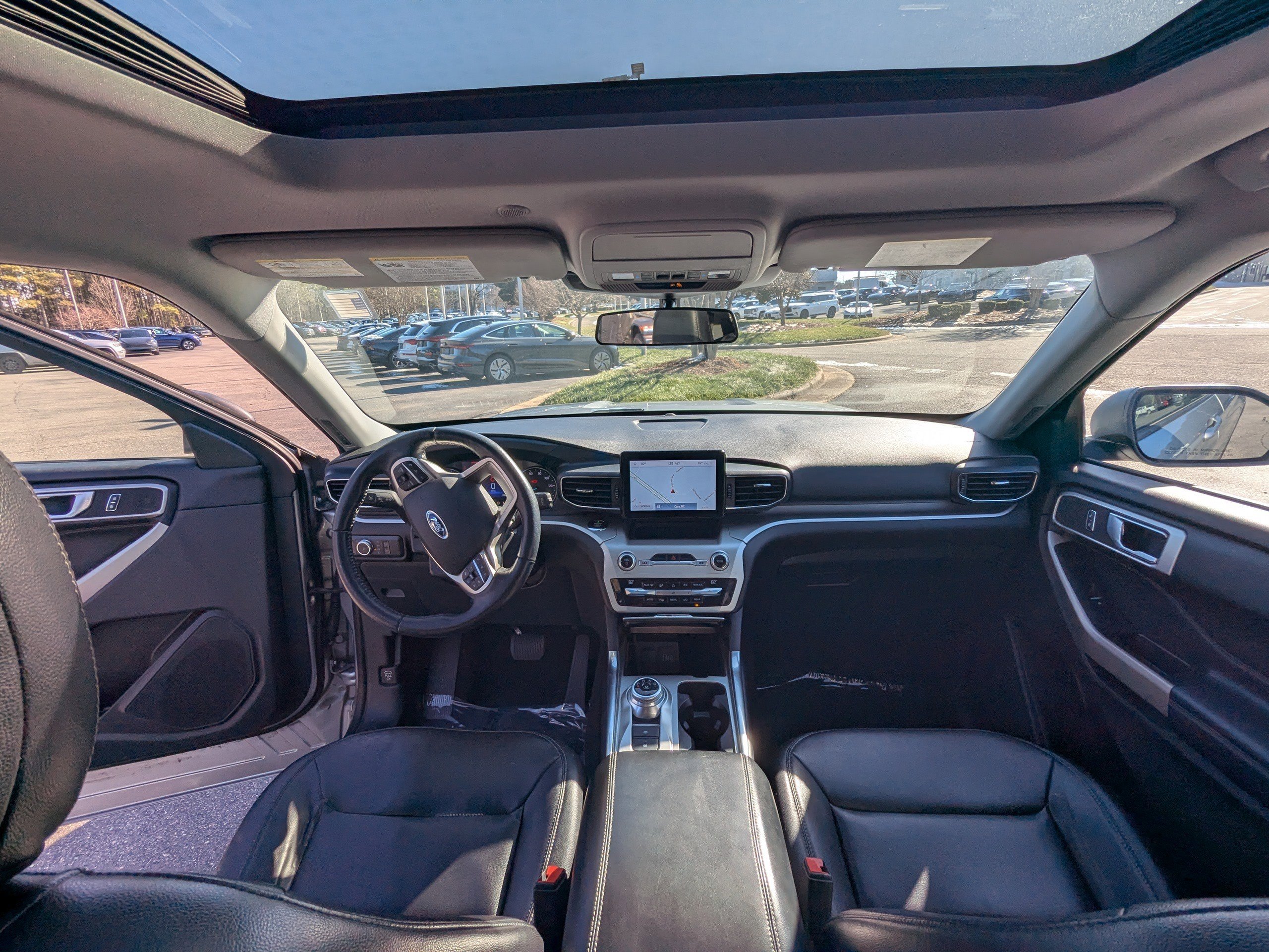 Used 2020 Ford Explorer XLT w/ Equipment Group 202A image 12