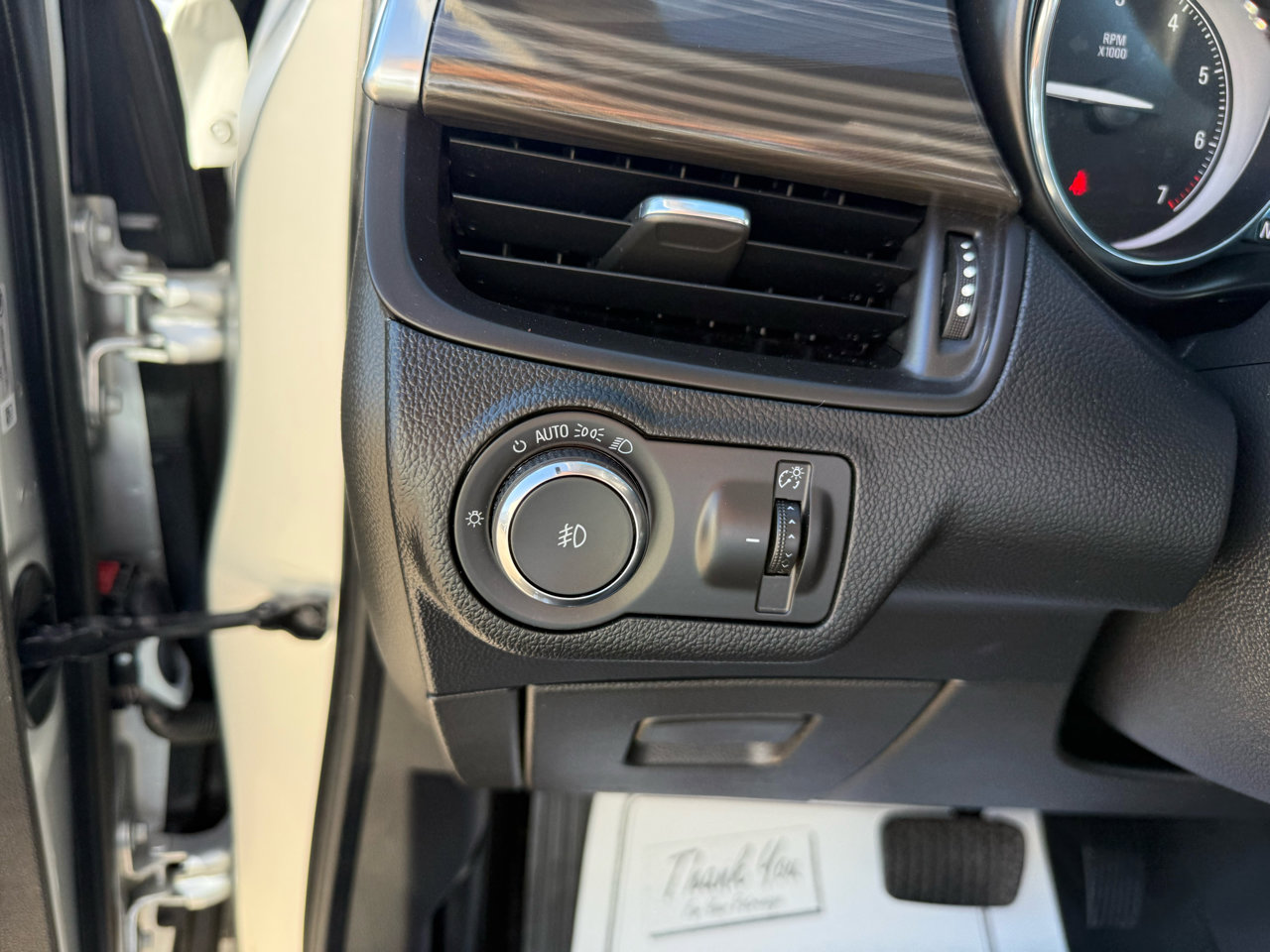 Used 2019 Buick Envision Essence image 27