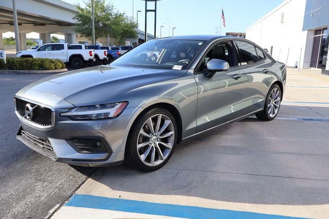 Used 2019 Volvo S60 T5 Momentum w/ Multimedia Package image 3