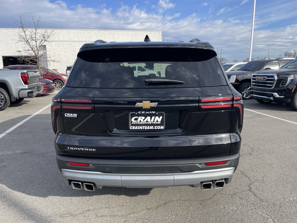 Used 2025 Chevrolet Traverse LT image 6