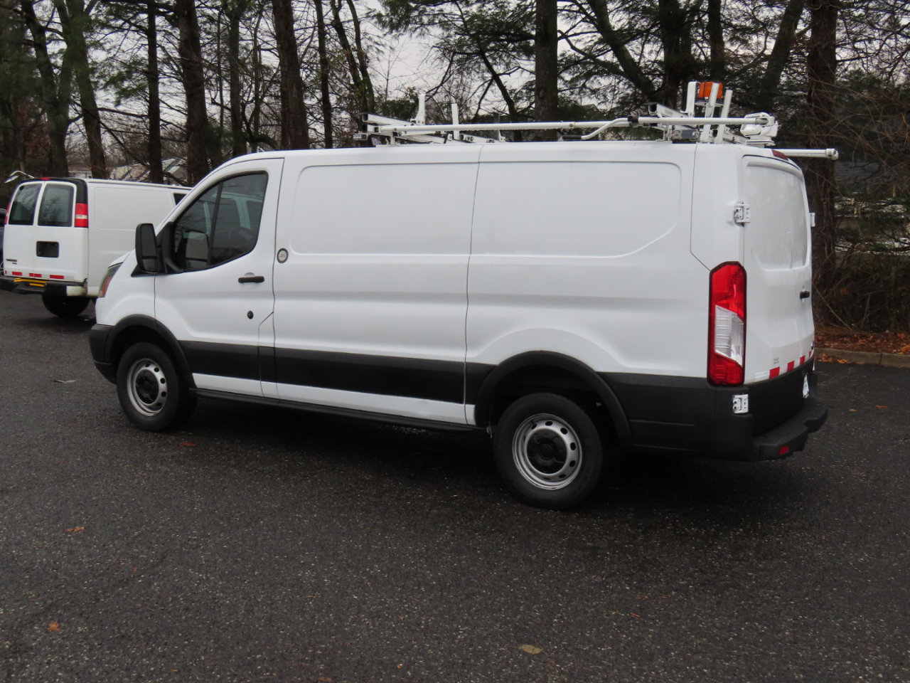 Used 2015 Ford Transit 250 130 Low Roof image 4