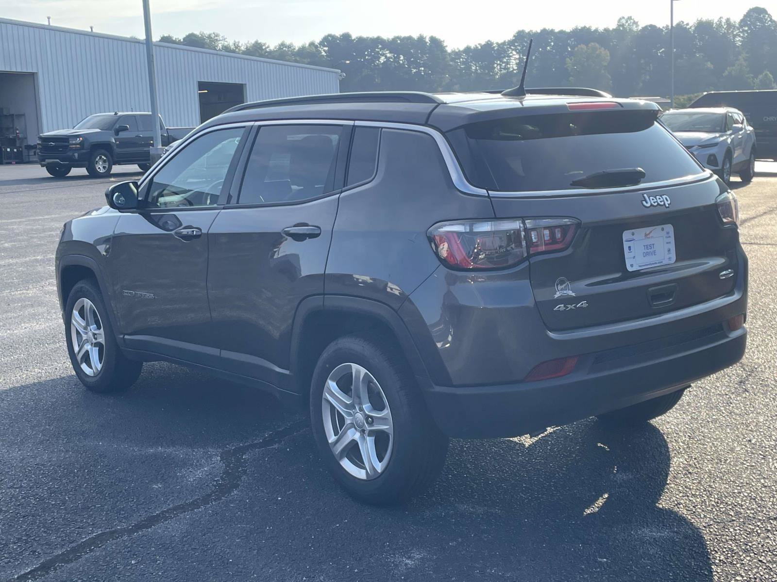 Used 2024 Jeep Compass Latitude AWD/4WD image 14
