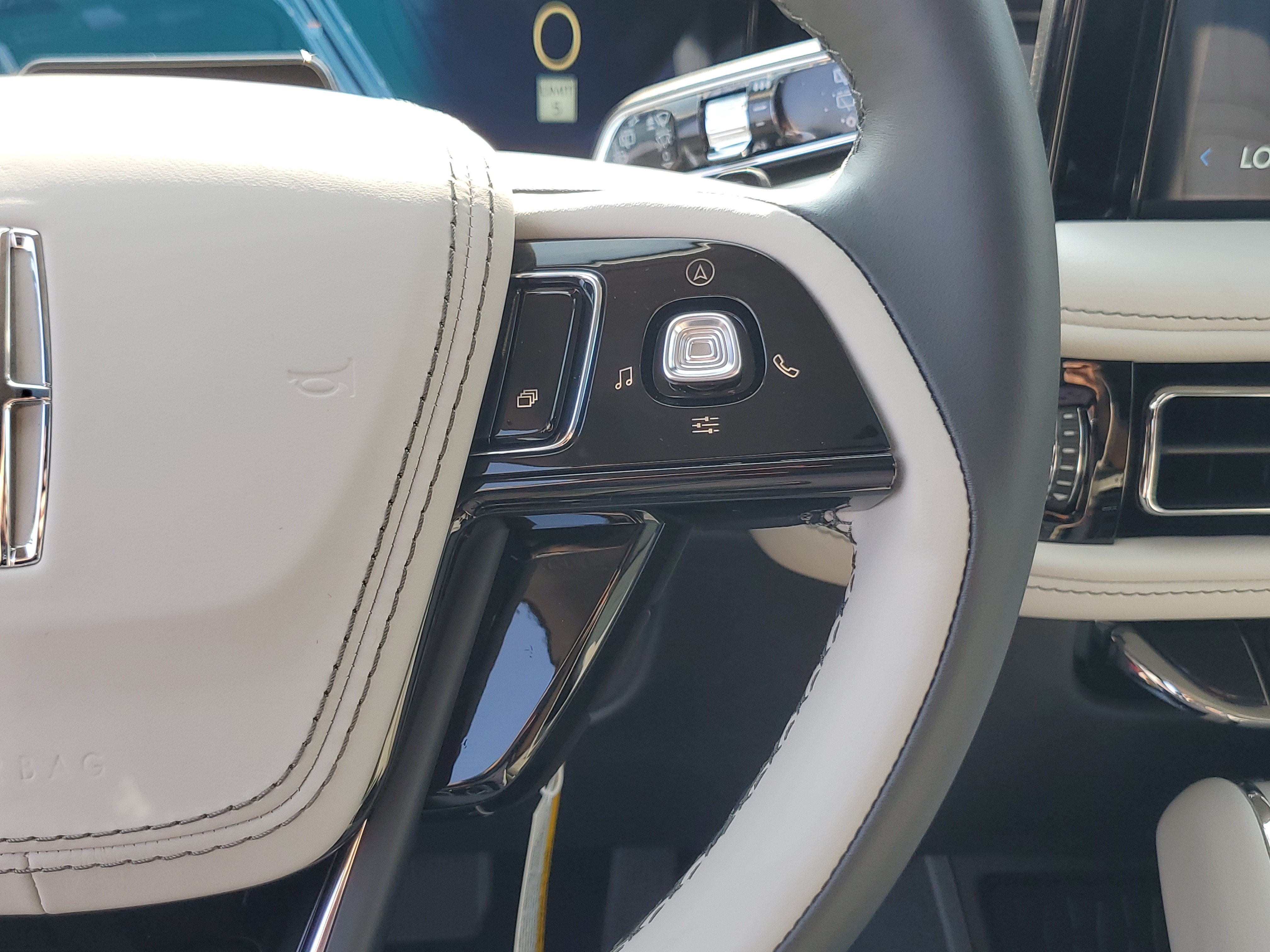 New 2026 Lincoln Aviator Reserve w/ Jet Appearance Package AWD/4WD image 17