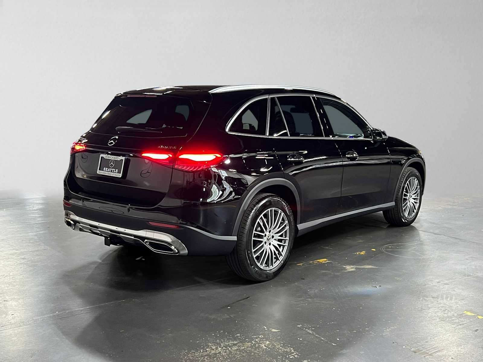 New 2027 Mercedes-Benz GLC 300 4MATIC image 3