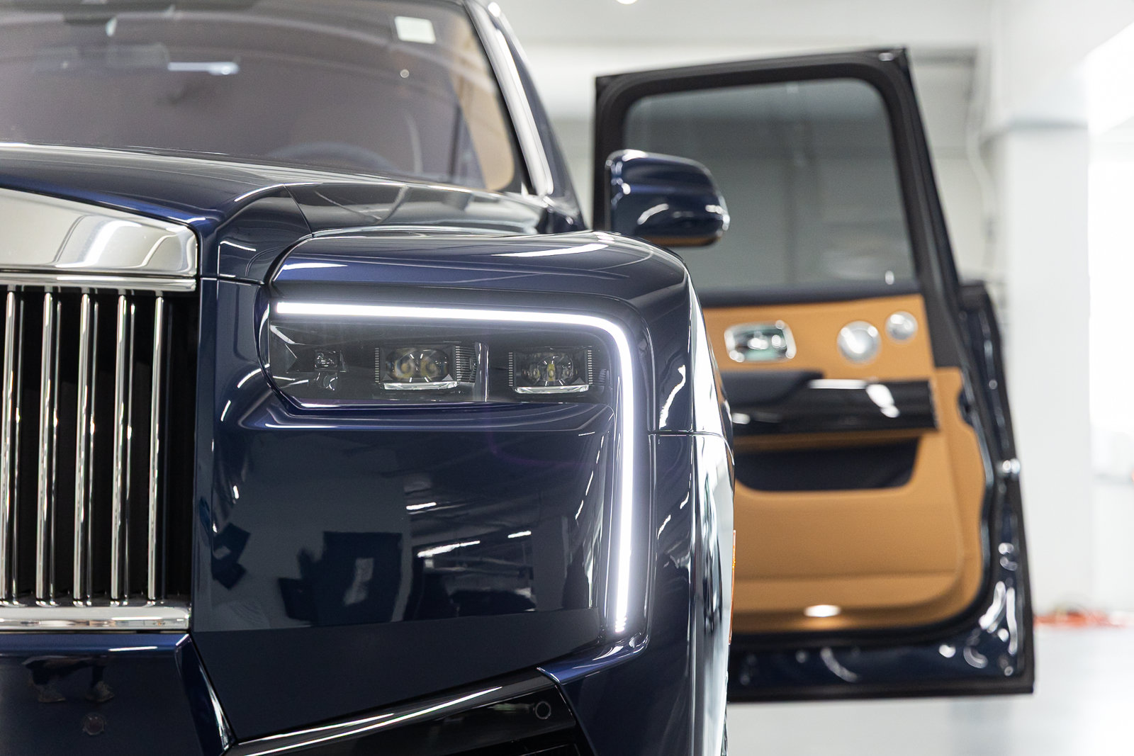 Certified 2025 Rolls-Royce Cullinan AWD/4WD image 27