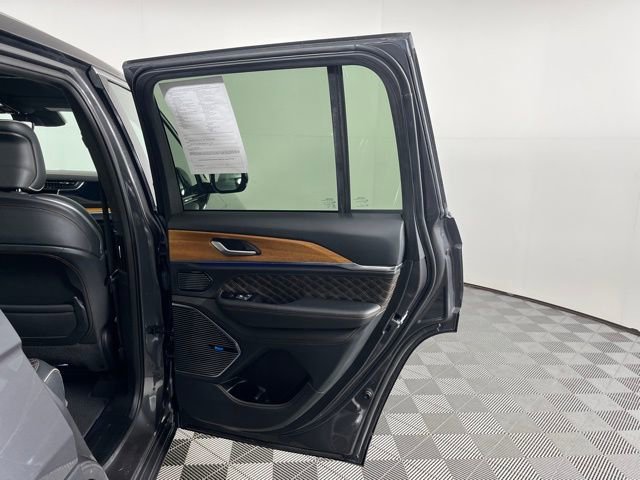 Used 2023 Jeep Grand Cherokee Summit AWD/4WD image 46