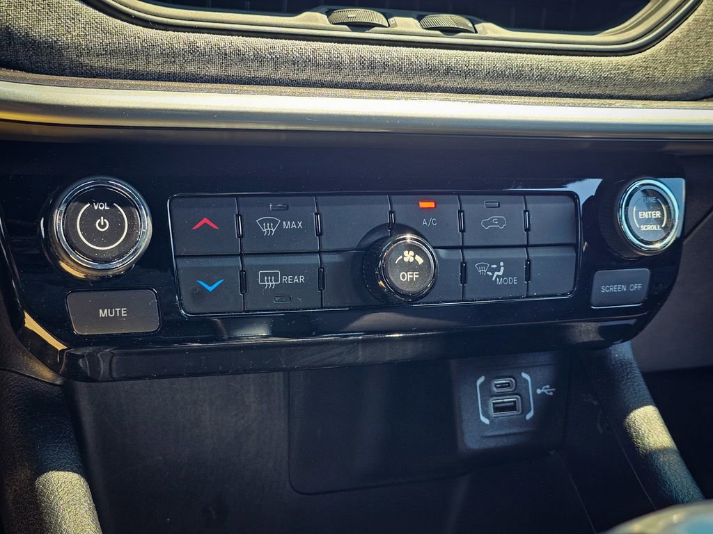 Used 2024 Jeep Compass Latitude AWD/4WD image 25