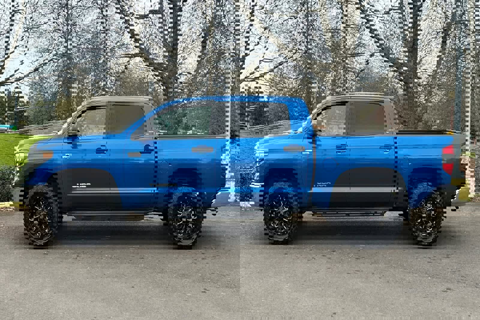 Used 2018 Toyota Tundra SR5 w/ SR5 Upgrade Package image 5