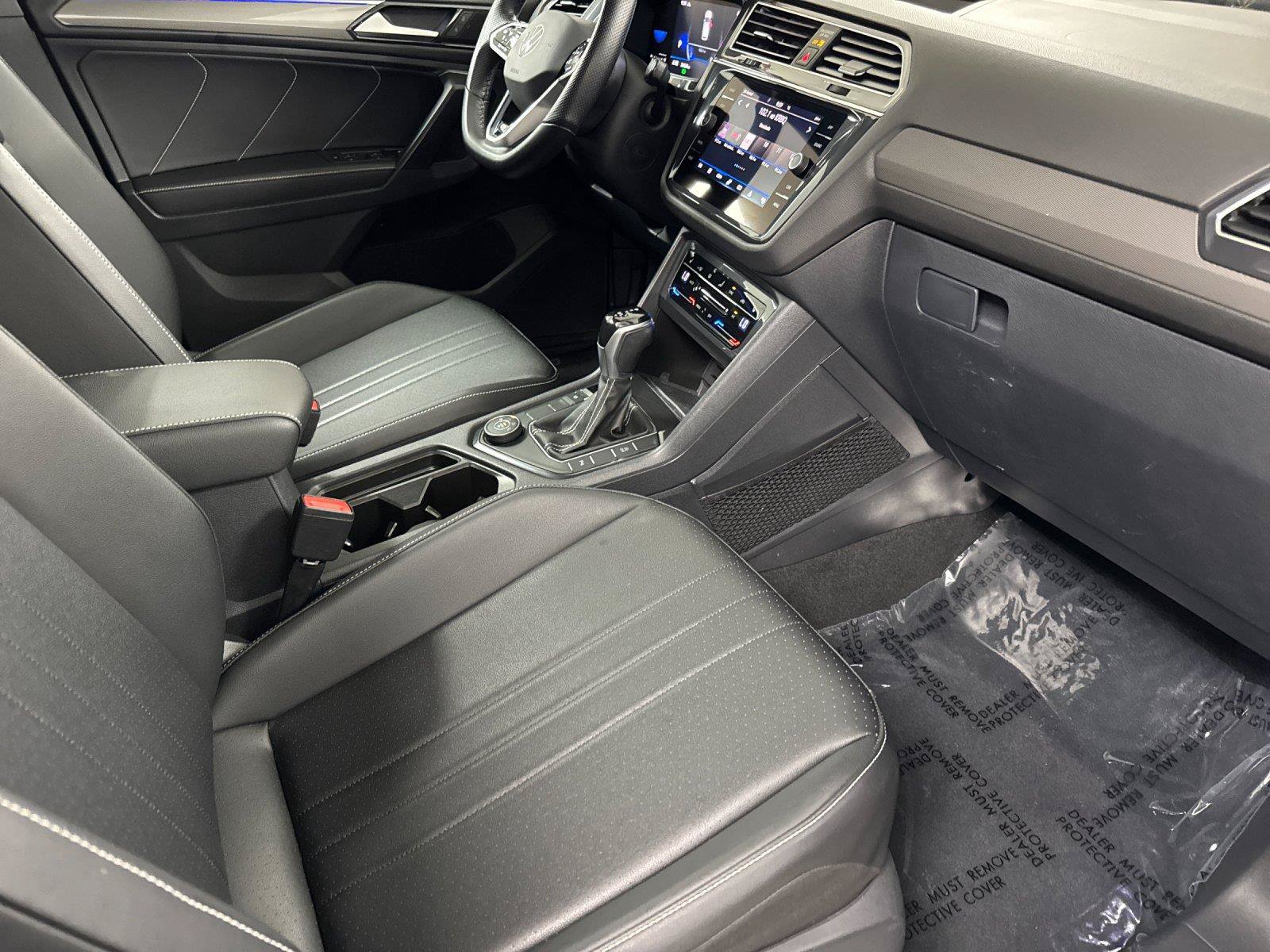Used 2023 Volkswagen Tiguan SE R-Line AWD/4WD image 15