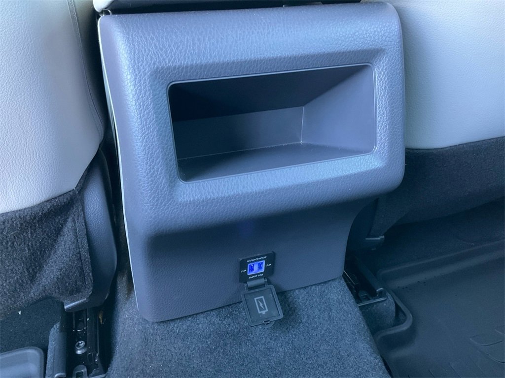 Used 2024 Toyota Camry SE image 28