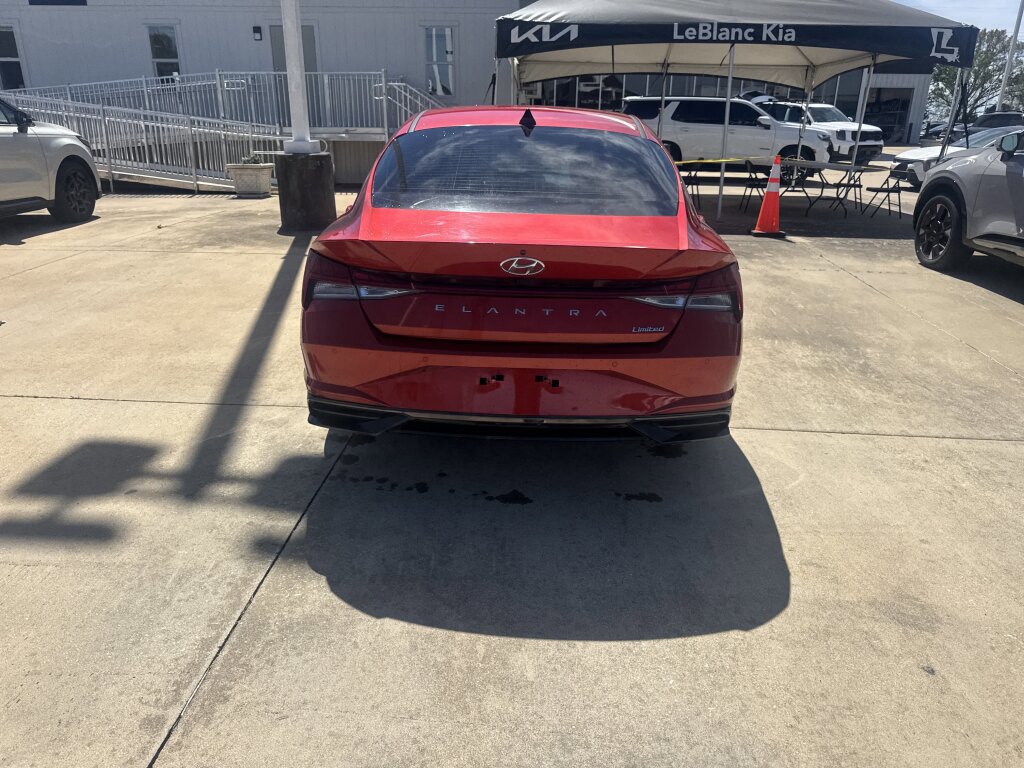 Used 2022 Hyundai Elantra Limited w/ Cargo Package image 15