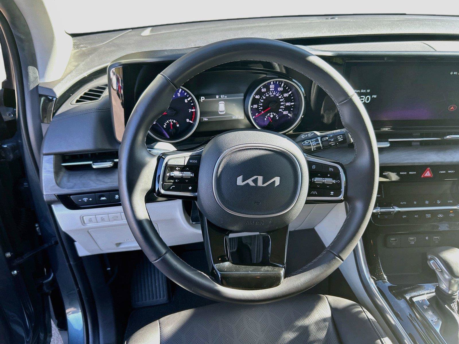 Used 2024 Kia Carnival EX FWD image 42