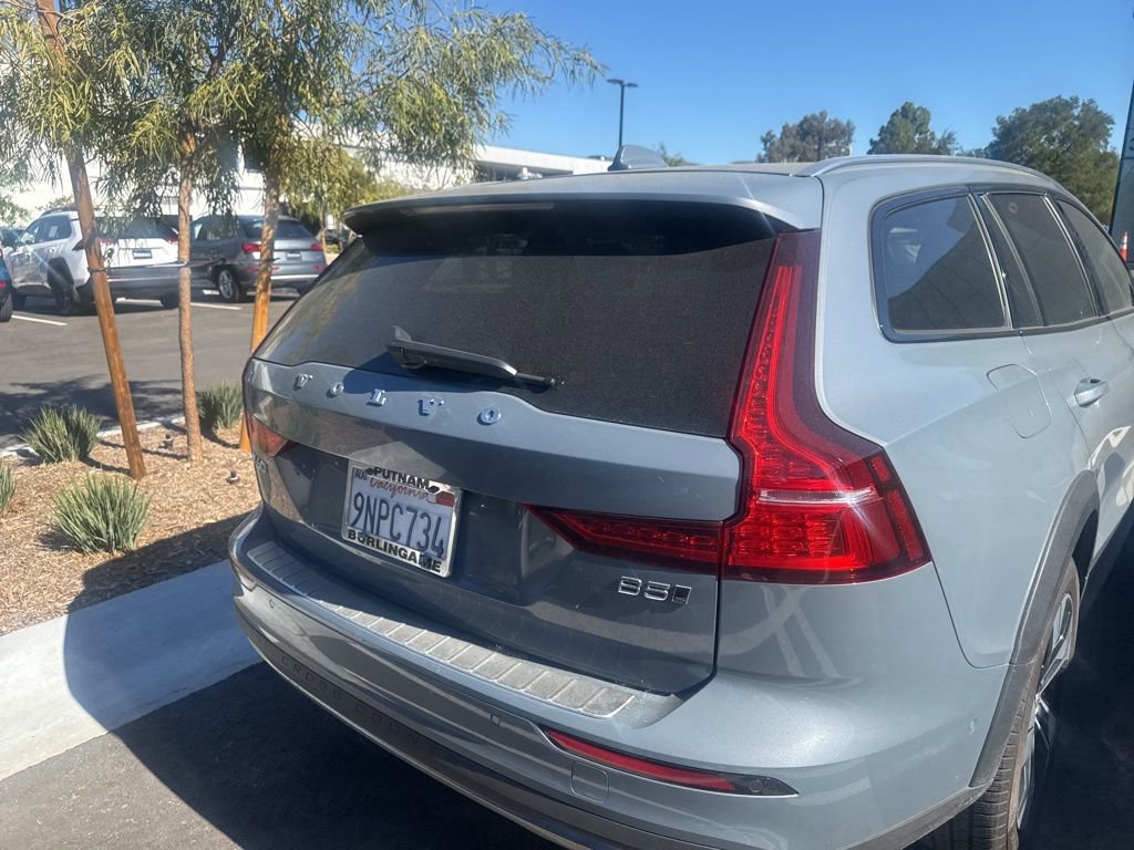 Certified 2024 Volvo V60 B5 Cross Country Plus image 7